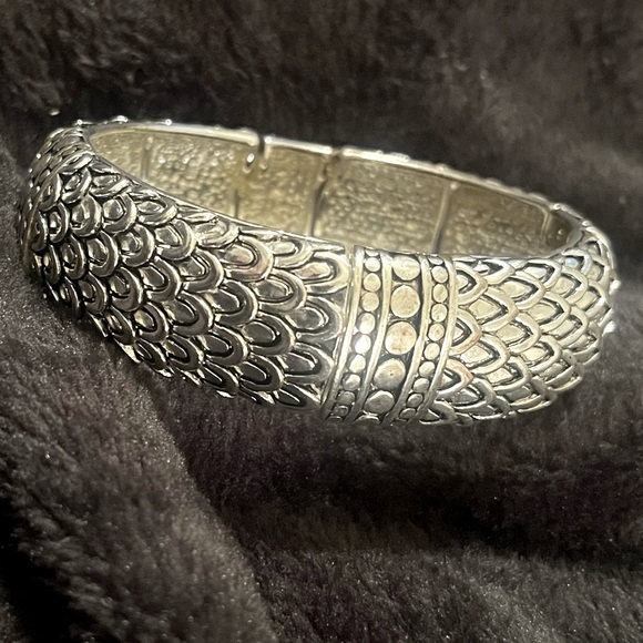 Beautiful Silver Tone Bracelet - Picture 1 of 4